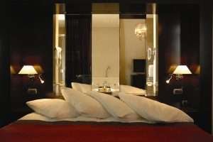 Junior suite with open bathroom - Junior suite avec salle de bain ouverte - Hotel de la Paix Geneve